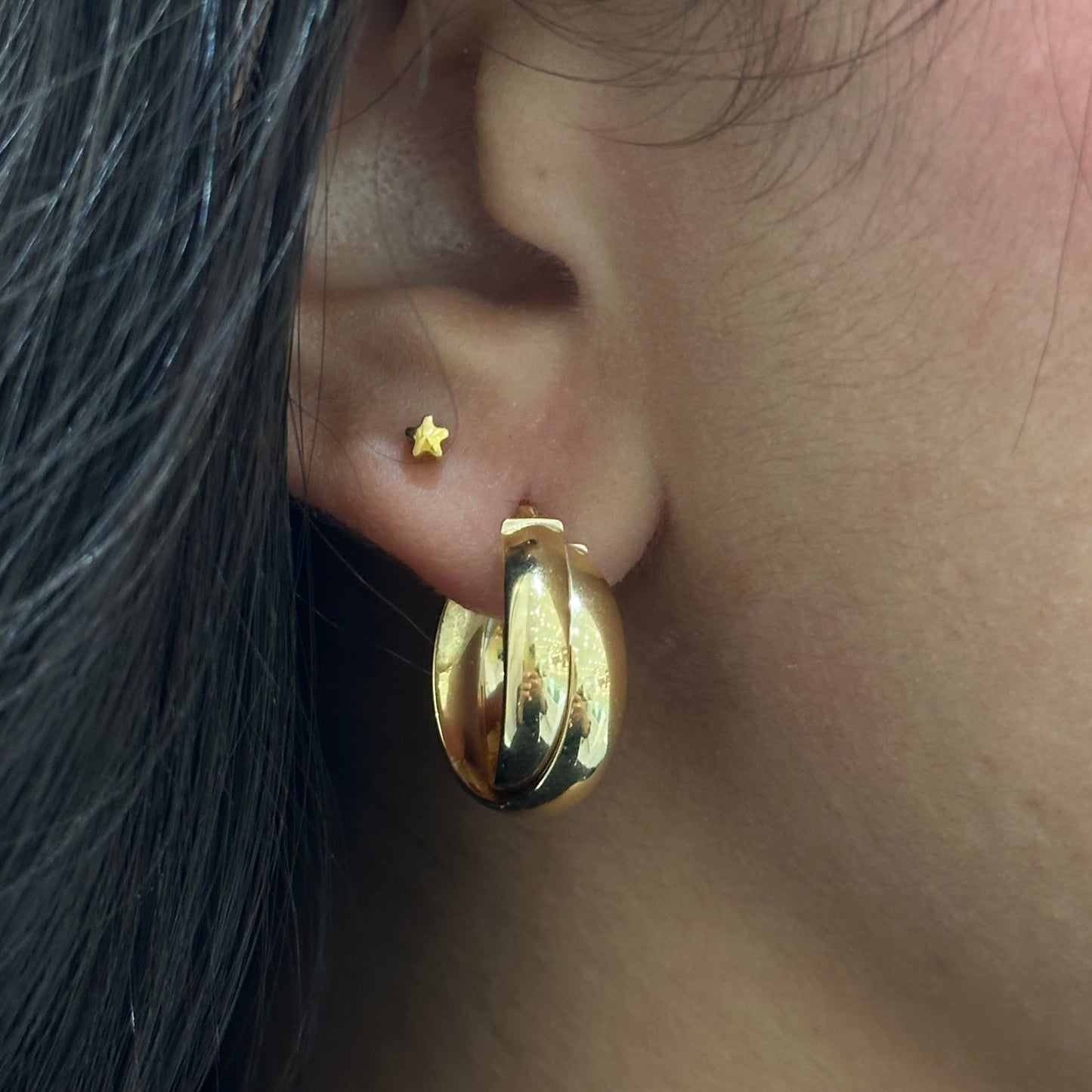 Criss Cross 18MM Hoop Earrings - SHOPKURY.COM