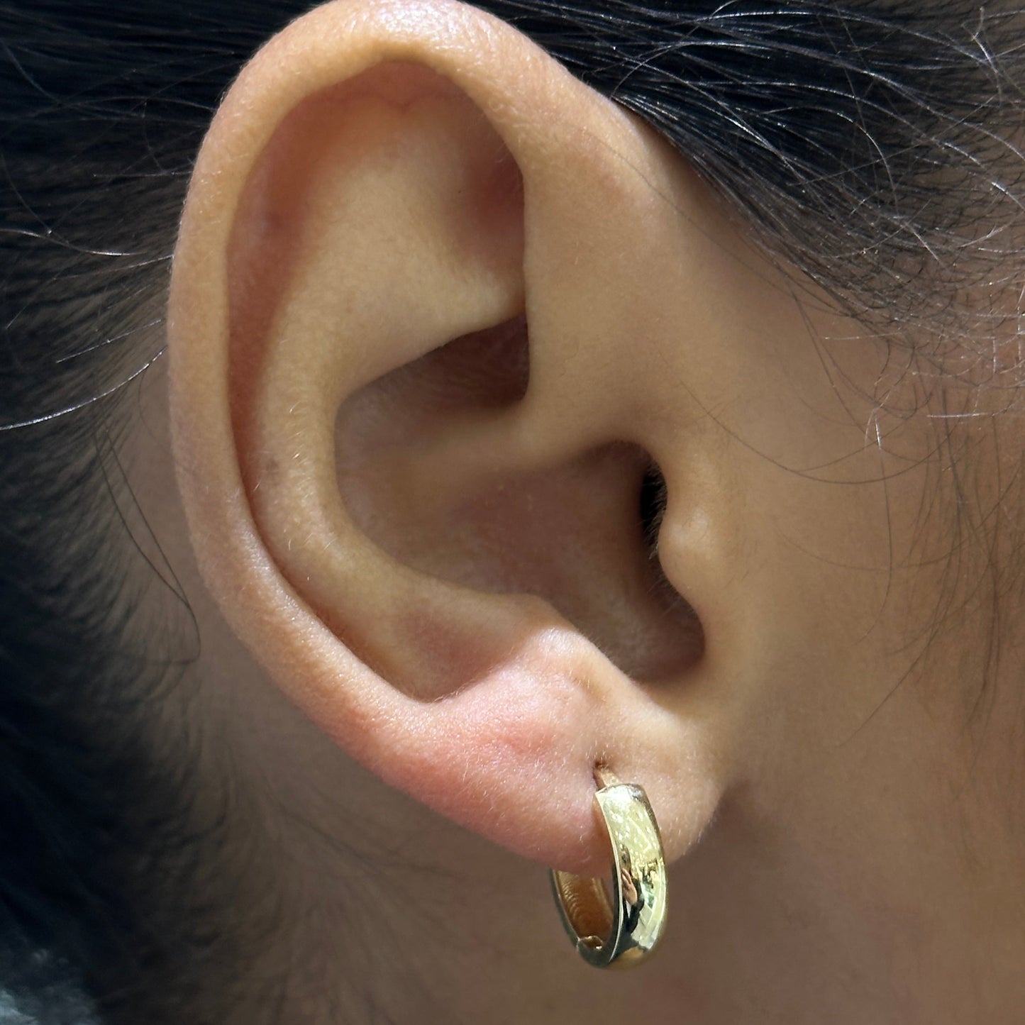 Basic 13.5MM Huggie Earrings - SHOPKURY.COM