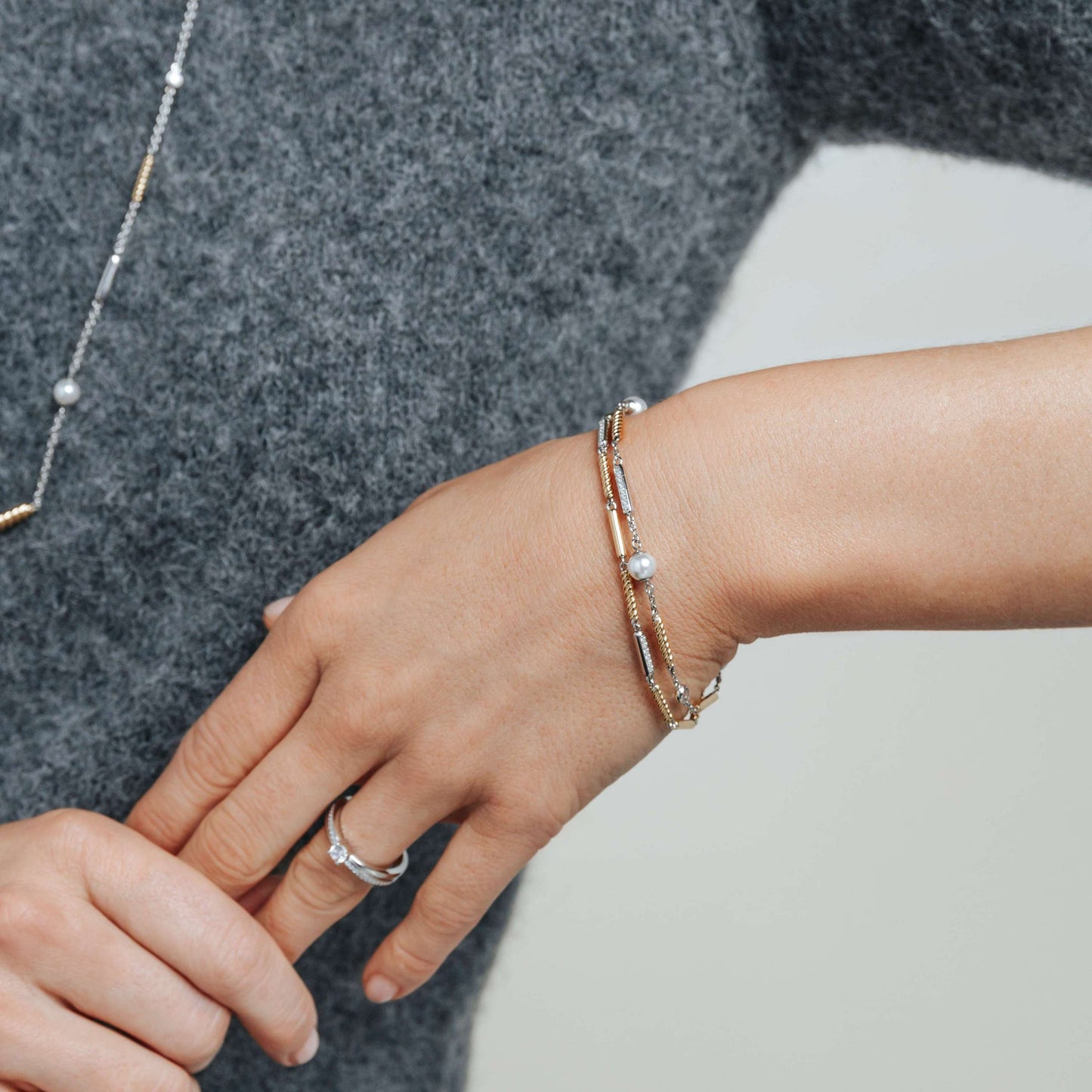 Essence Pearl Bracelet - SHOPKURY.COM