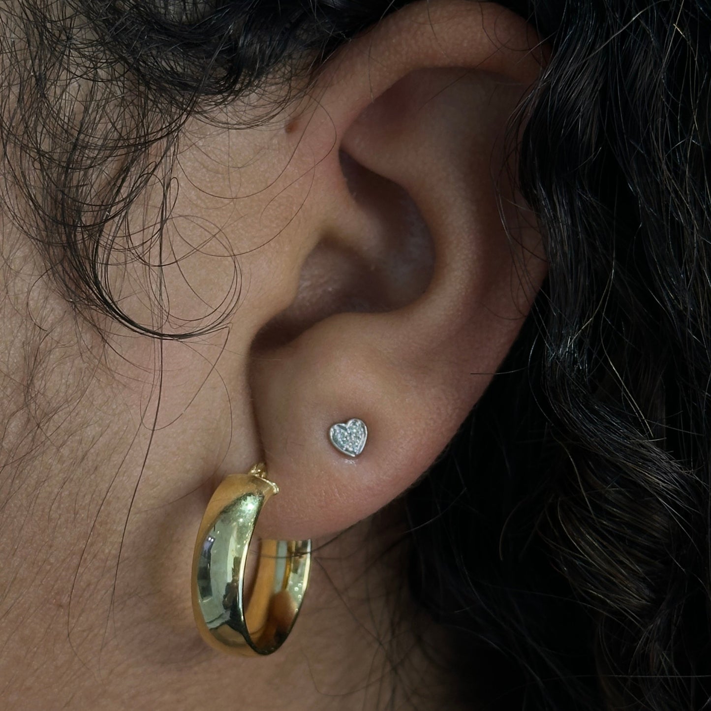 Hollow 20MM Huggie Earrings - SHOPKURY.COM