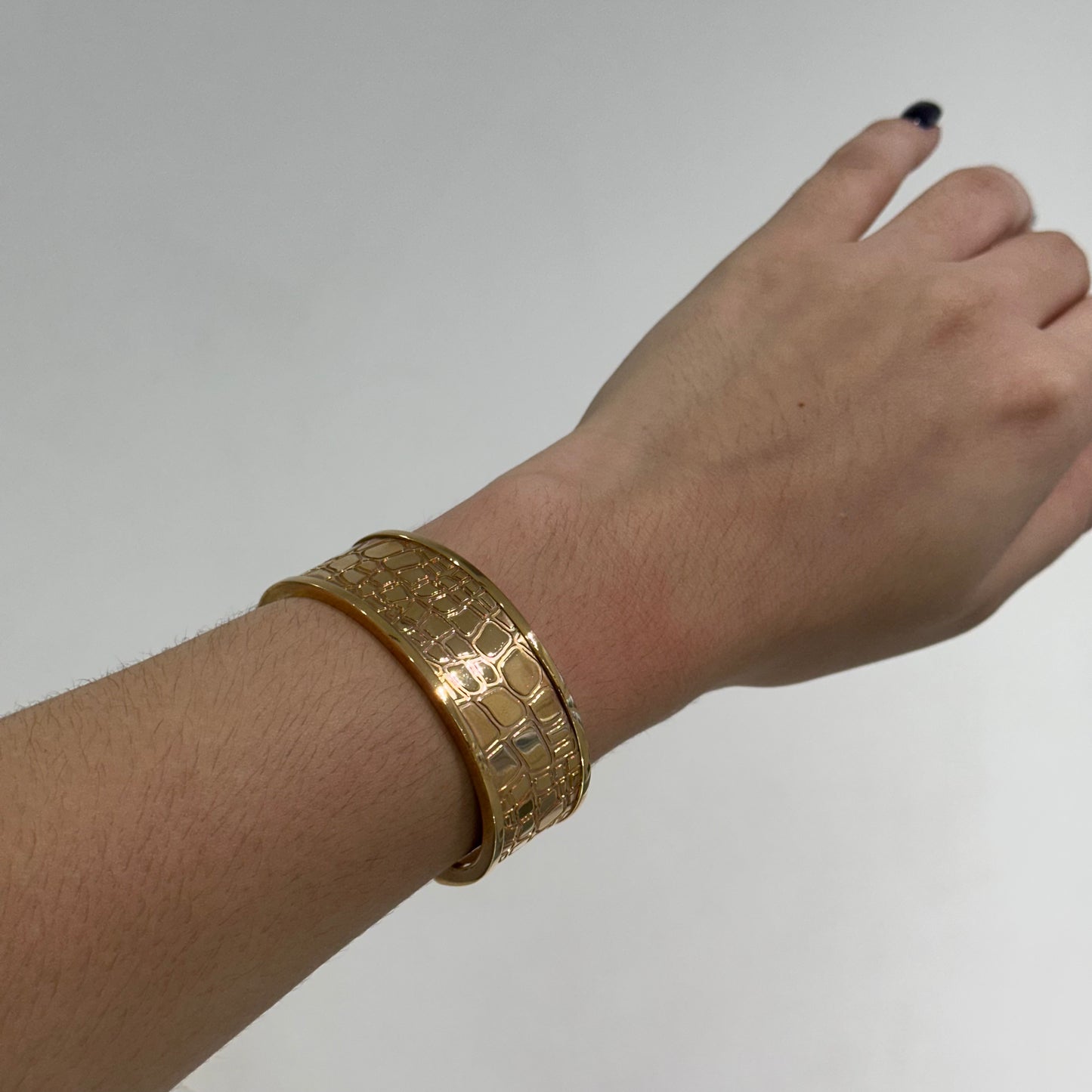 Bangle Cuff Bracelet with Snake Skin Texture - SHOPKURY.COM