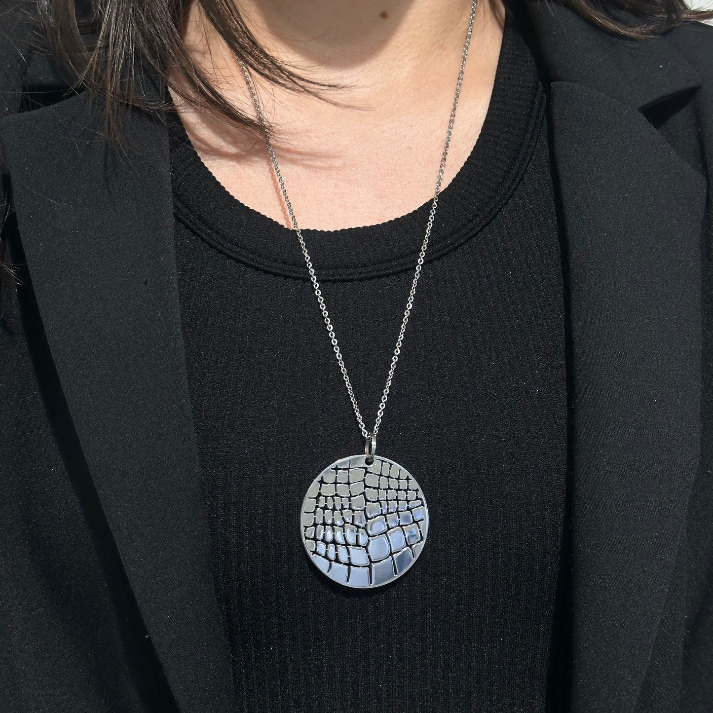 Textured Circle Pendant Necklace - SHOPKURY.COM