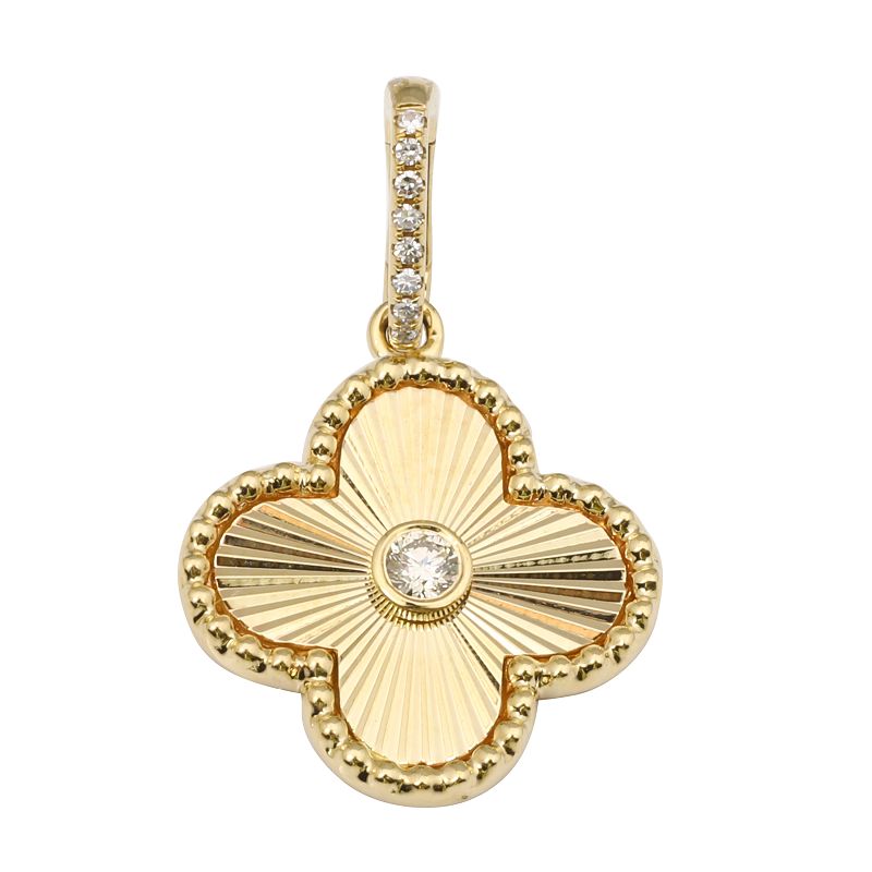 Flutted Clover Diamond Pendant - SHOPKURY.COM