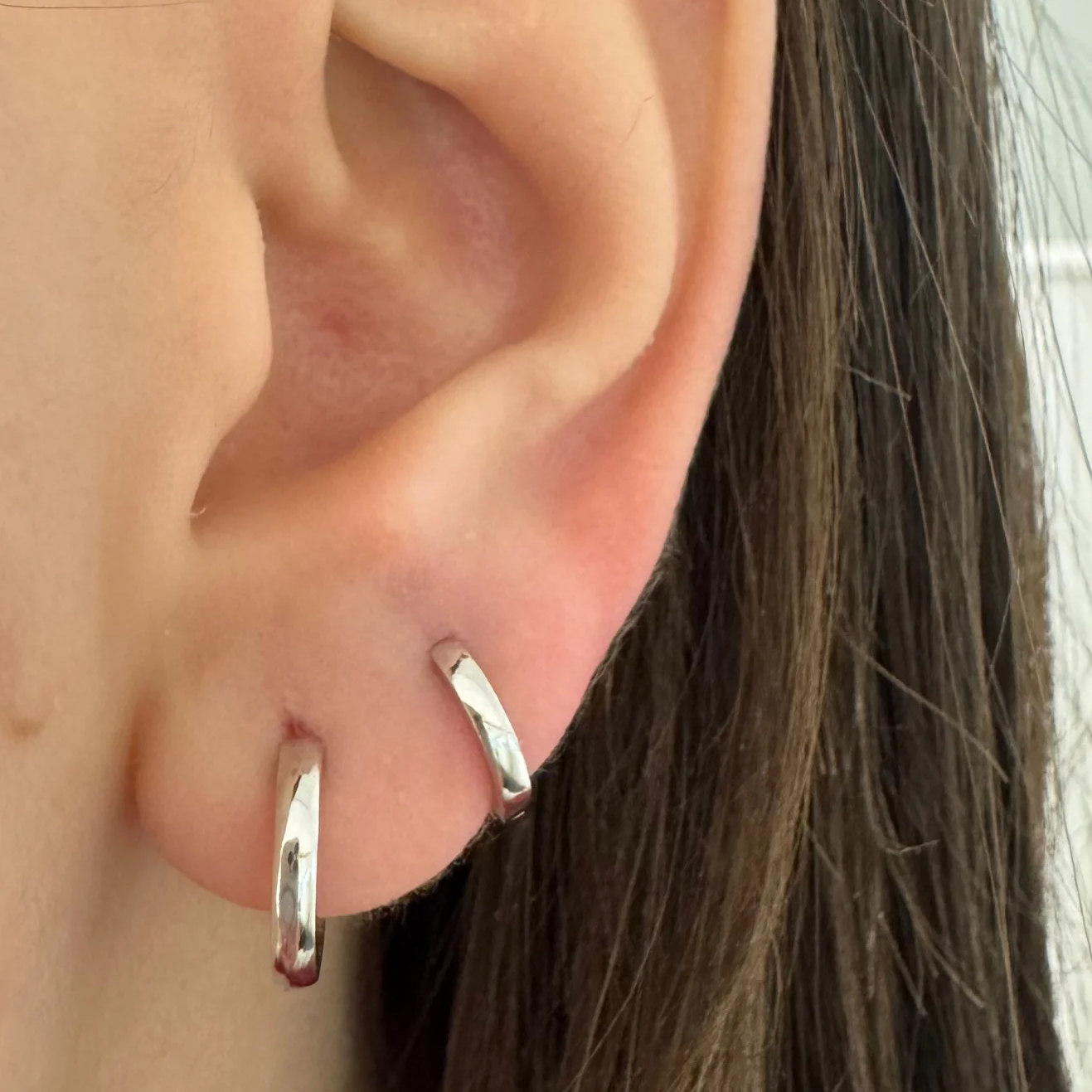 12MM Reversible Huggie Earrings - SHOPKURY.COM