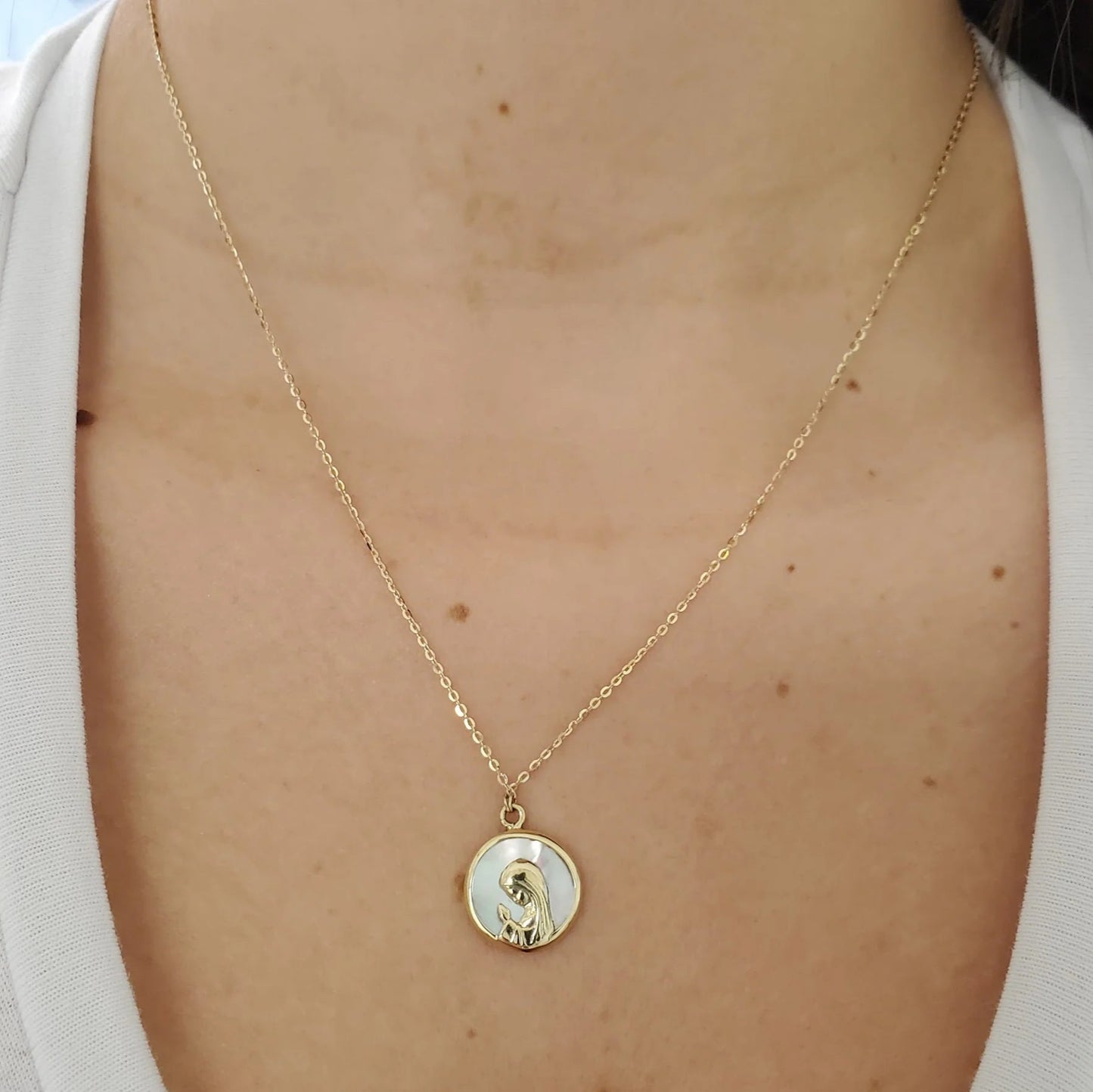 Round Virgen Nina 13MM Mother Pearl Necklace - SHOPKURY.COM