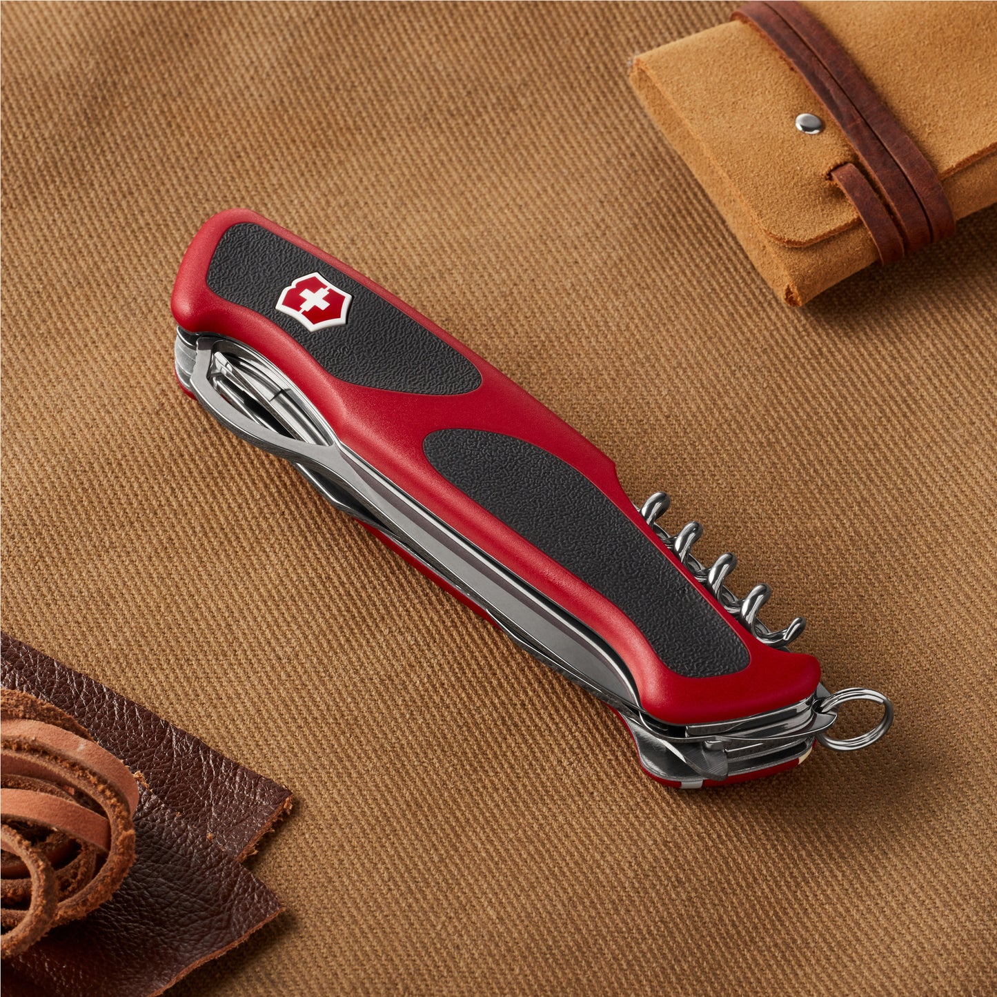 Rangergrip 57 Hunter Knife by Victorinox Swiss Army - Available at SHOPKURY.COM. Free Shipping on orders over $200. Trusted jewelers since 1965, from San Juan, Puerto Rico.