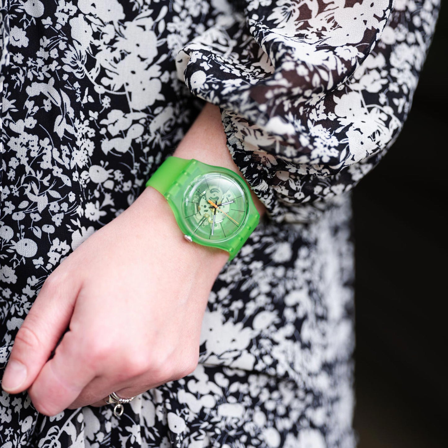 Kiwi vibes by Swatch - Available at SHOPKURY.COM. Free Shipping on orders over $200. Trusted jewelers since 1965, from San Juan, Puerto Rico.