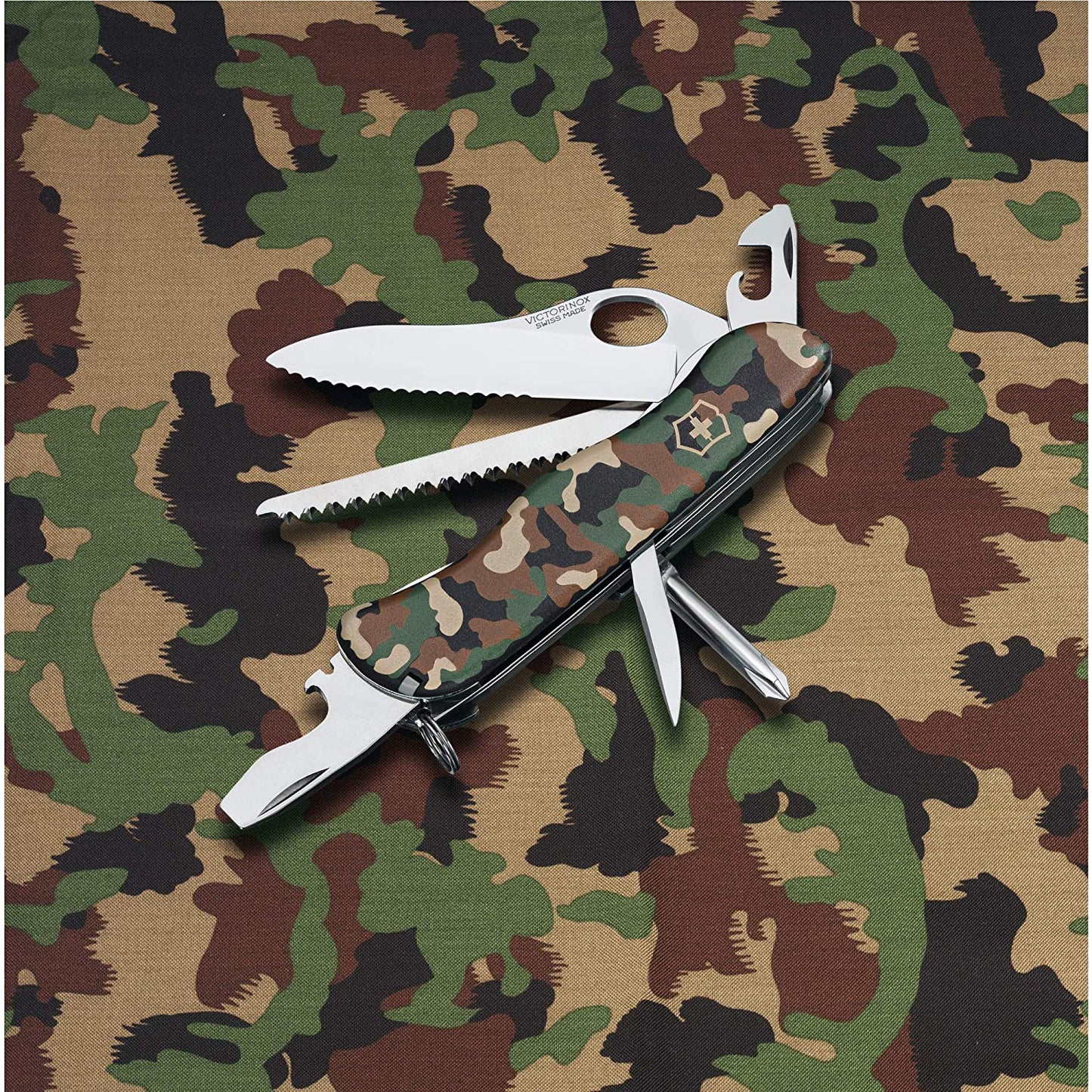 Trekker Camo Knife by Victorinox Swiss Army - Available at SHOPKURY.COM. Free Shipping on orders over $200. Trusted jewelers since 1965, from San Juan, Puerto Rico.